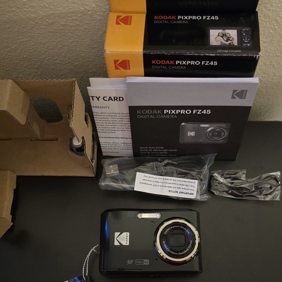 Kodak PIXPRO FZ45 Digital Camera - Black - Picture 4 of 11